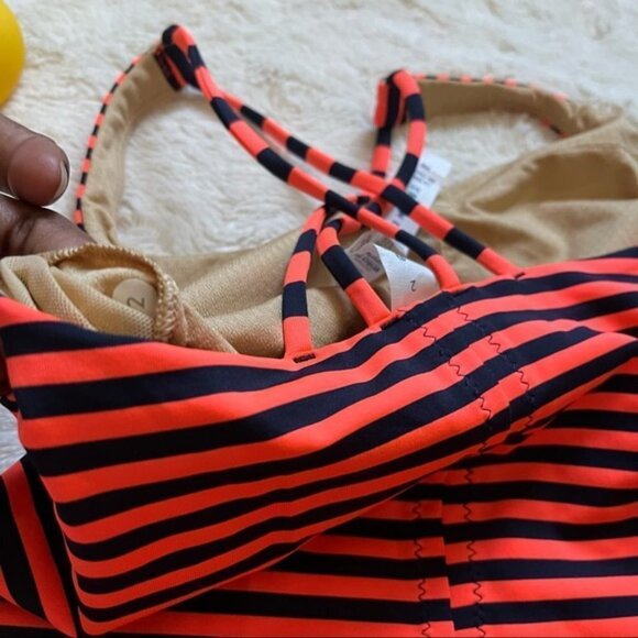 032 - LULULEMON Free to be Tank Size 2 - Picture 5 of 6